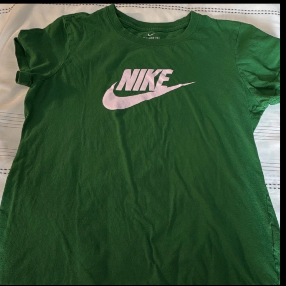 Nike Futura Logo Graphic Tee Green White Short Sleeve T-Shirt Mens Medium